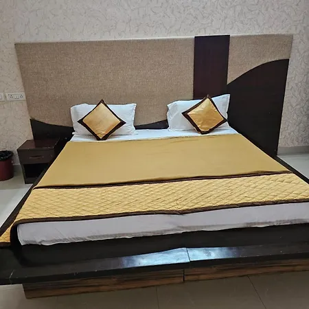 Anika Villa Four Bedrooms Two Living Rooms Shared Pool-2